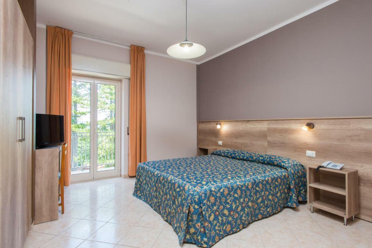 Hotel Tasso Camigliatello Silano Exterior photo